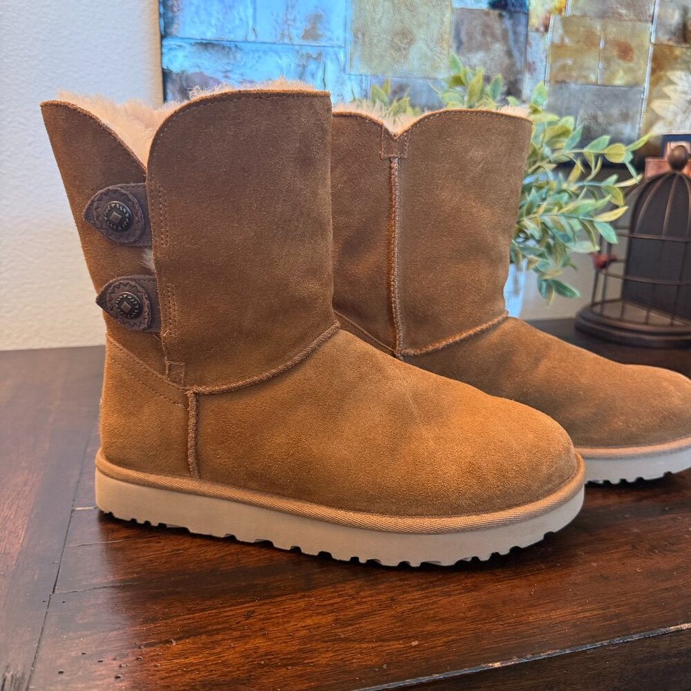 Short Ugg Boots size 8